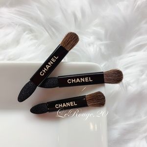 Chanel eyeshadow sponge brush applicator